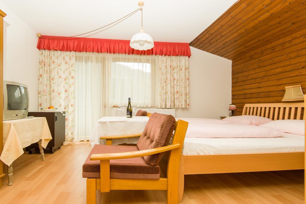 Gaestehaus Helga Scharnitz Room photo